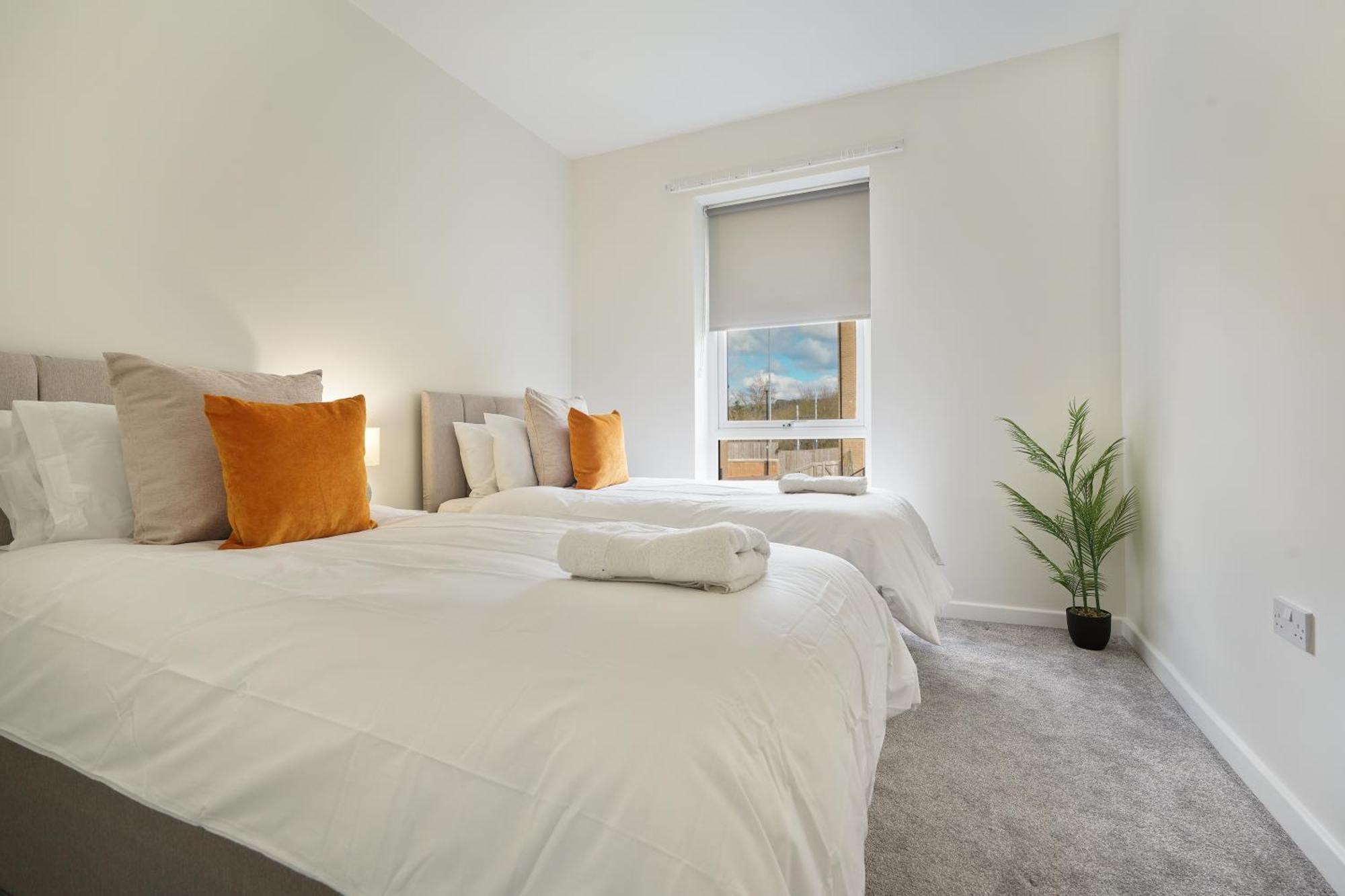 Mersey Way, Spacious 3 Bed Home, Close To Sheffield City Centre & Free Driveway Parking - Perfect For Workers, Groups & Families - Hosted By Stay Host Save Exterior photo